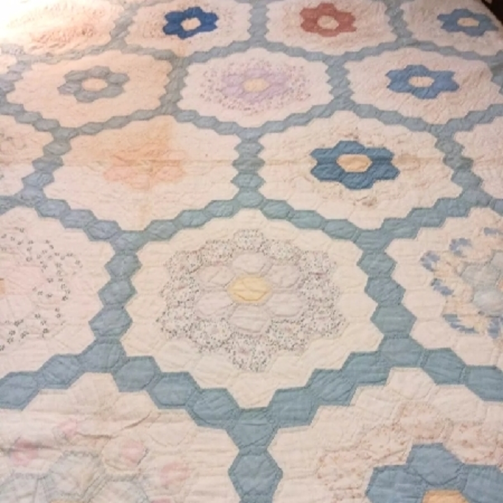 Vintage Grandmother Flower Garden Quilt